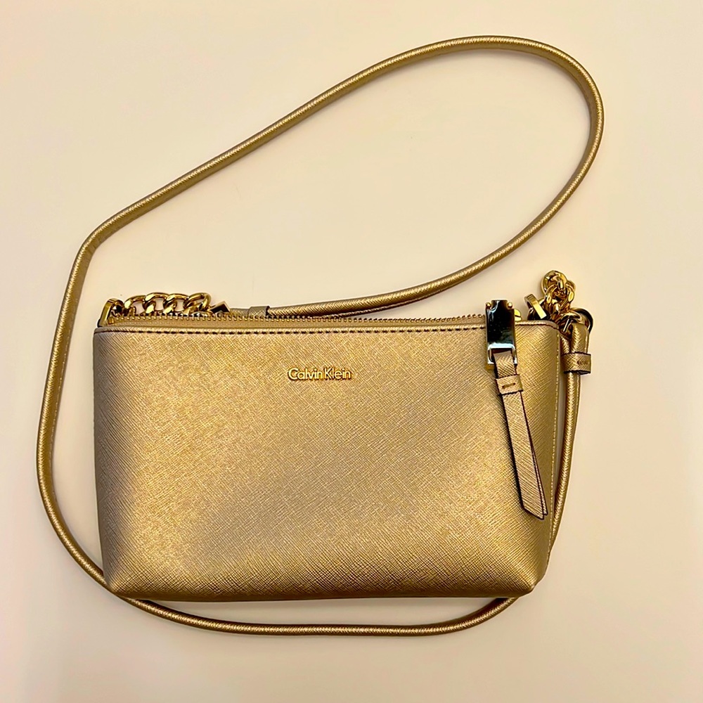 Calvin Klein woman’s Hayden Key Item Saffiano Top Zip Chain Crossbody